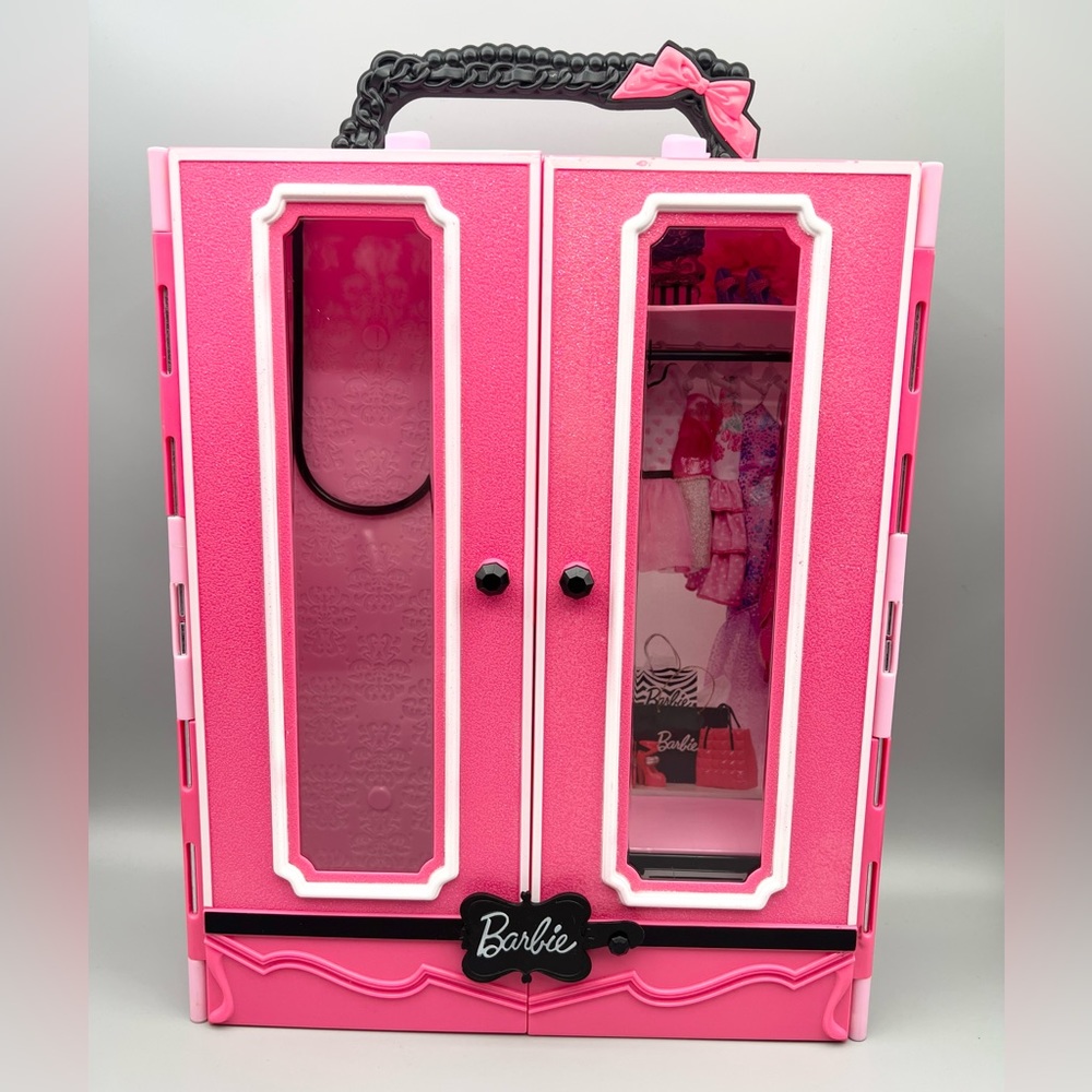 Toy Barbie Fashionista closet